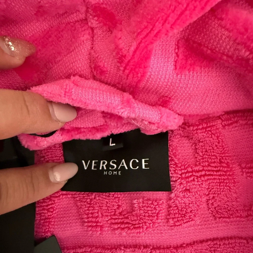 Versace I Baroque Robe and Matching Slippers - Picture 7 of 10